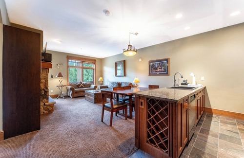 River Run Condo | Ski-In/Ski-Out Condo w/Private Balcony, Gas Fireplace & Shared Pool/Hot Tub!