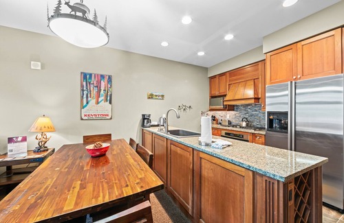 River Run Condo | Ski-In/Ski-Out Condo w/Private Balcony, Gas Fireplace & Shared Pool/Hot Tub!