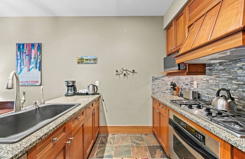River Run Condo | Ski-In/Ski-Out Condo w/Private Balcony, Gas Fireplace & Shared Pool/Hot Tub!
