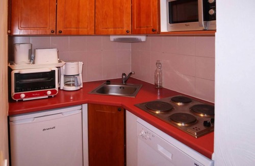 Les Orres Apartment | Ski-in/ski-out & foot of the slopes, 1st floor, fitness, swimming pool, sauna, balcony, tv