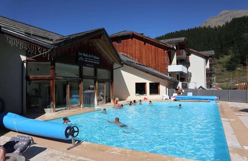 Les Orres Apartment | Ski-in/ski-out & foot of the slopes, 1st floor, fitness, swimming pool, sauna, balcony, tv