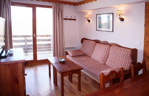 Les Orres Apartment | Ski-in/ski-out & foot of the slopes, 1st floor, fitness, swimming pool, sauna, balcony, tv