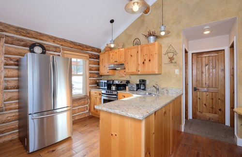 Big Sky House | Ski-in/Ski-out home w/private hot tub in Moonlight Basin - Cowboy Heaven Cabin - Wild West