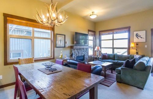 Upper Village House | Ski in Ski out Minutes from Village, Private Hot Tub Sleeps 6 Free Shuttle