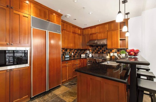 Nordic Estates House | Ski-in-Ski-out Mountainside, Private Hot Tub