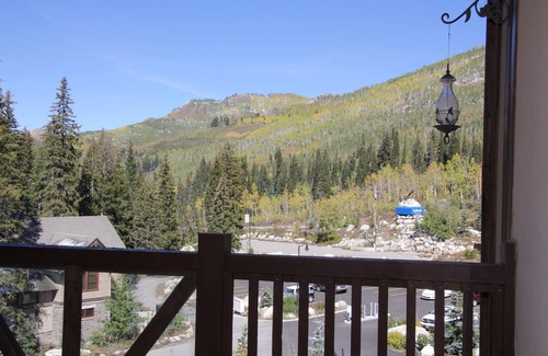 Salt Lake Mountain Resorts Condo | Ski-In/Ski-Out Mountain View Condo with Vaulted Ceilings