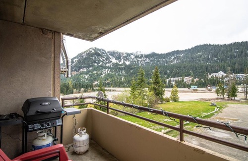 Hemlock Valley Condo | ski-in/ski-out, outdoor pool, hot tub, wood fire place, BBQ