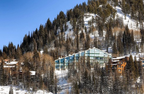 Salt Lake Mountain Resorts Condo | Ski in/Ski Out to Snowbird in this Delightful Condominium with Fireplace