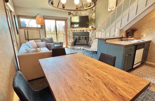 Lutsen House | Ski in Ski out Top Floor Condo with Pools, Hot tub and more