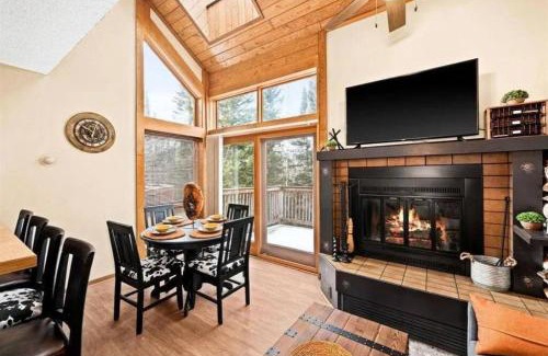 Lutsen Apartment | Ski-in Ski-out Townhome at Lutsen Mountain, Pool, Hot Tub, Fitness, Sauna and more!