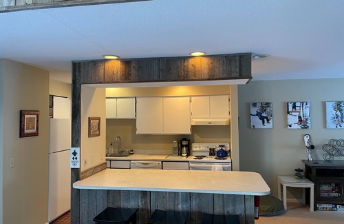 Carrabassett Valley Condo | ski in/ski out cozy condo with great views & privacy - one minute walk to trails