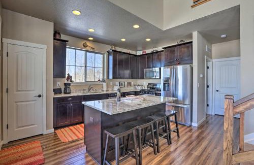 Silvercreek House | Ski-InandOut Granby Home with Gas Grill and Fire Pit!
