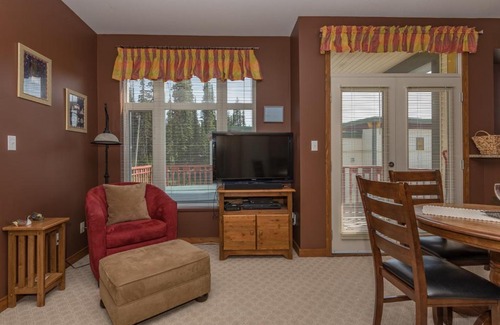 Silver Star Mountain House | Ski Inn