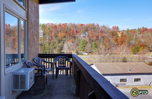 Mount Jackson Condo | Ski/MTB/Golf Condo (#131) - Slope side | Slope & Resort valley views | Vaulted ceilings!