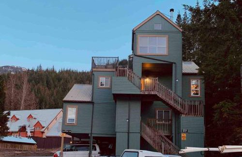 Whistler Creekside Apartment | Ski nest 5m to Creekside Gondola