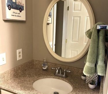 Hancock Apartment | Ski On Off 1BR Suite 1st Flr Sleeps 4 Jiminy Peak