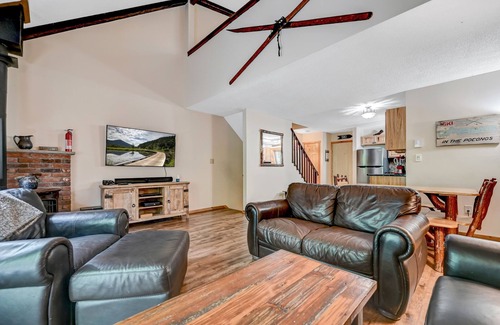 Village at Camelback House | Ski On/Off Camelback,Snowtubing,Pool,Waterparks,Paintball,Casino,Tennis,Zip-Line