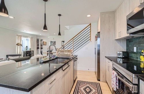 Applewood West House | Ski, Red Rocks & Downtown Golden, Retreat