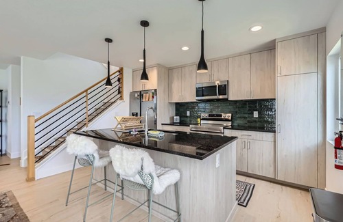 Applewood West House | Ski, Red Rocks & Downtown Golden, Retreat