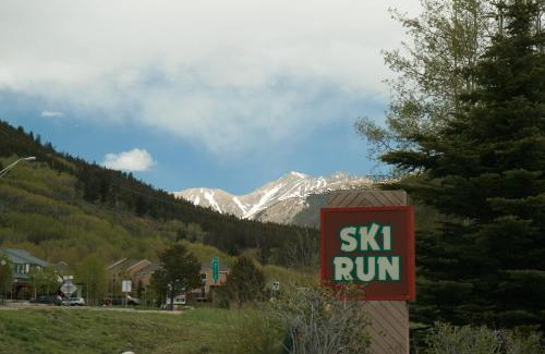 Mountain House House | Ski Run 302 by SummitCove Lodging