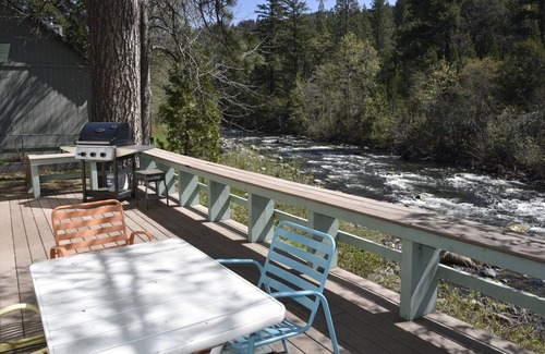 Castella House | Ski’s Cabin – Your Perfect Riverside Escape