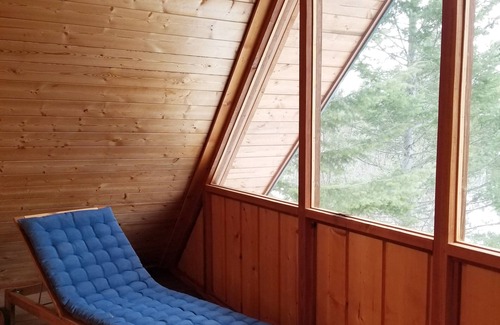 Mara Cottage | Ski & Sauna Getaway | Cozy Off-Grid Cabin Near Larch Hills