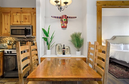 Mountain Village Condo | Ski Side Retreat: Soak, Ski, Sip