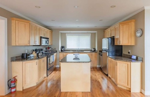 Humber Valley Ski Chalet | Ski/Snowboard, Snowmobile, Fishing, Hunting, Hot Tub, Chalet