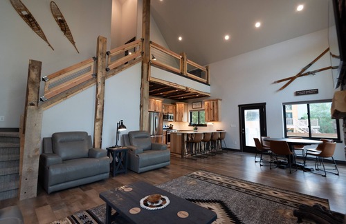 Lead Cabin | Ski, Snowboard, ATV Destination! Hot tub, trailer parking, EV charger!