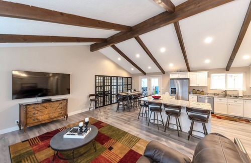 Murray House | Ski & Vacation Rental Close to All Resorts