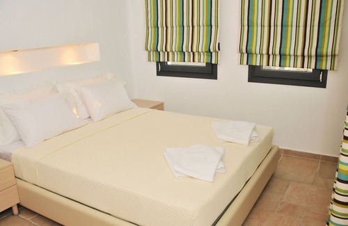 Kolios Villa | Skiathos Beachfront villa with 2 separate apartments