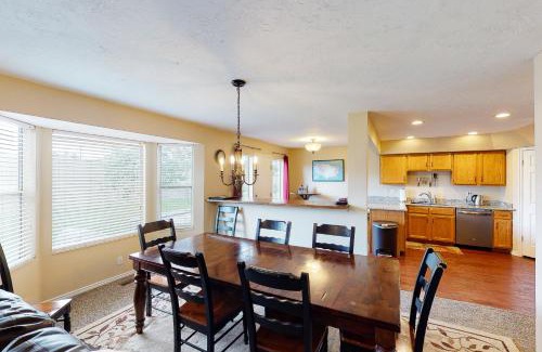 Cottonwood Heights House | Skier's Four-Leaf Clover