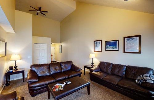 Cottonwood Heights House | Skier's Four-Leaf Clover