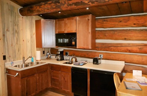 Clark Cabin | Skiers Cabin - A Cozy Historic Full Log Cabin