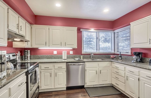 Cottonwood Heights House | Skiers Haven for Mountain recreation at Alta/Snowbird/Brighton/Solitude