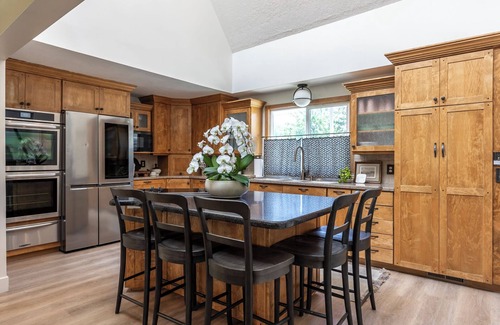 Holladay House | Skiers private retreat- sauna, fireplaces, hot tub