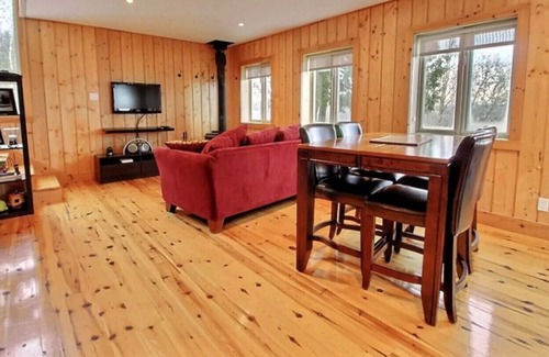 Potton Ski Chalet | Skiing, Hiking, Golf and Cycling
