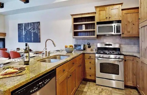 Kimball Junction House | skiNewpark33: Walkable w/View, Deck, Hot Tub, Garage