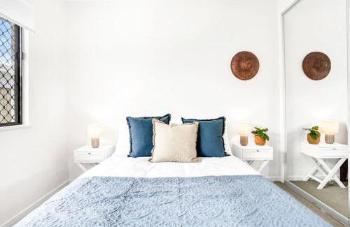 Trinity Beach House | Skippers Rest -Modern Comfort, and Beach Proximity