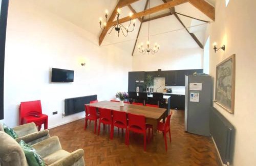 Bodham House | Skool House Retreat - 9 bedroom option