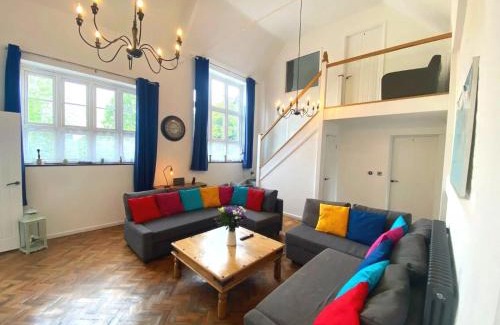 Bodham House | Skool House Retreat - 9 bedroom option