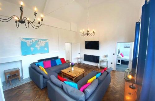Bodham House | Skool House Retreat - 9 bedroom option