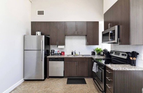 Downtown Des Moines Apartment | Sky Condo - 13th Floor 2br/1ba In Central Downtown