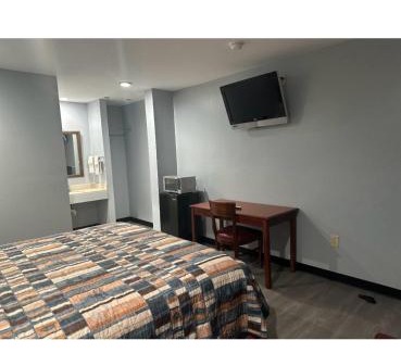Crestline Heights Hotel | Sky Inn Hotel