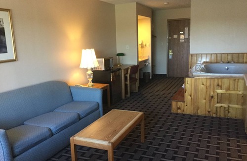 Delavan Hotel | Sky Lodge Inn & Suites