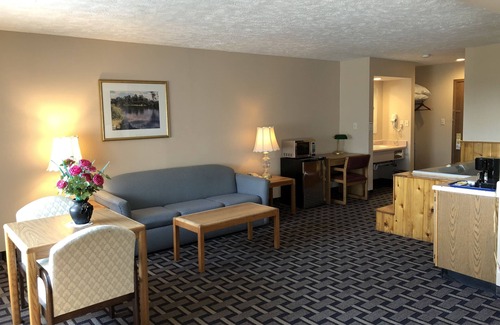 Delavan Hotel | Sky Lodge Inn & Suites