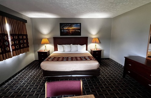 Delavan Hotel | Sky Lodge Inn & Suites