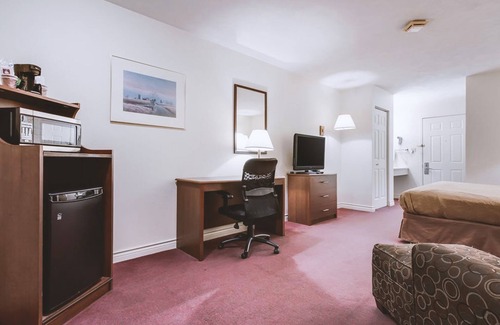 McCook Hotel | Sky-Palace Inn & Suites McCook