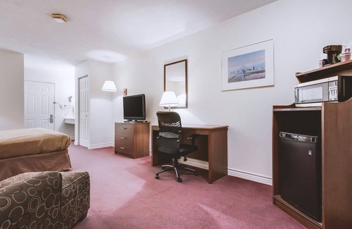 McCook Hotel | Sky-Palace Inn & Suites McCook