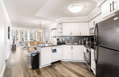Fairview Condo | Sky Retreat | 2BR-2BA High Floor | 180° City View